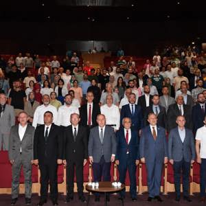 2025 Aile Yılı Kapsamında ‘Peygamberimiz ve Aile Ahlakı’ Konferansı Düzenlendi - fotoğraf 2