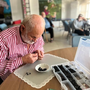 Fatsa Huzurevi’nde Kuyumculuk Atölyesinde Doğaltaş Tesbihler Üretildi - fotoğraf 2