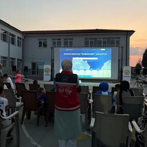 Açık Hava Sinema Gecelerinde Aile Teması Ön Plandaydı. - fotoğraf 1