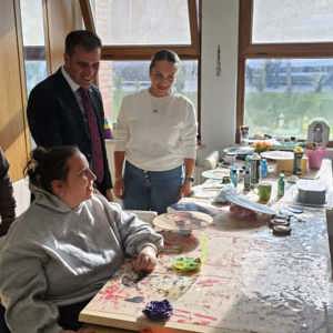 Engelsiz Yaşam Bakım ve Rehabilitasyon Merkezini ziyareti - fotoğraf 2