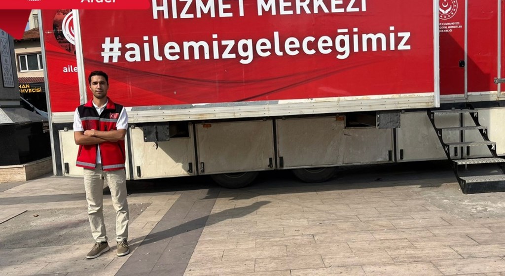 Depremle Yaraların Sarılması İçin Mobil Sosyal Hizmet Aracı Sındırgı'da