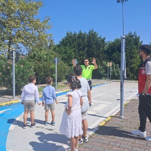 Sosyal ve Ekonomik Destek Hizmet Modelinden Yararlanan Çocuklarımıza Okul Destek Projesi Kapsamında Etkinlikler Düzenlemeye Devam Ediyoruz - fotoğraf 2