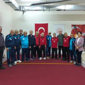 60 Yaş Üstü Yetişkin Gençler Bocce Şampiyonası Kapsamında Oynanan Karşılaşmayı Dostluk Kazanmıştır. - fotoğraf 1