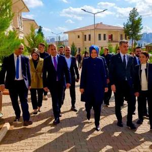 Eski Bakanımız Sayın Dr. Fatma Betül SAYAN KAYA, Şanlıurfa’da - fotoğraf 1