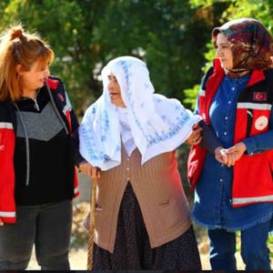 "Bugünden Geçmişe Yolculuk Projesi" ile bu yıl Huzurevi sakinlerimizden Saadet Teyzemizi Tunceli ili Pertek ilçesindeki evine götürdük. - fotoğraf 4