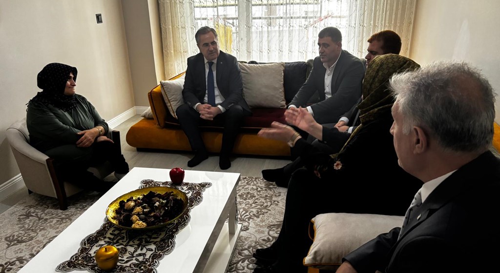 Her aile bizim için bir değer, her ev bir umut kapısı