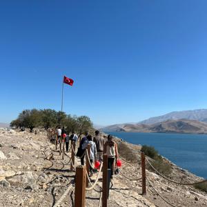 Ebeveyn Kaybı Yaşamış Çocuklarımız ve Çocuk Hakları Komitesi Üyesi Çocuklarımızla Van Akdamar Adası Gezisi - fotoğraf 2