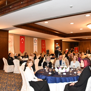 Valimiz Hulusi ŞAHİN’in eşi Gönül Elçimiz Ebru ŞAHİN Hanımefendinin katılımıyla Gönül Elçileri ile Koruyucu Aile farkındalık toplantısı yapıldı - fotoğraf 6