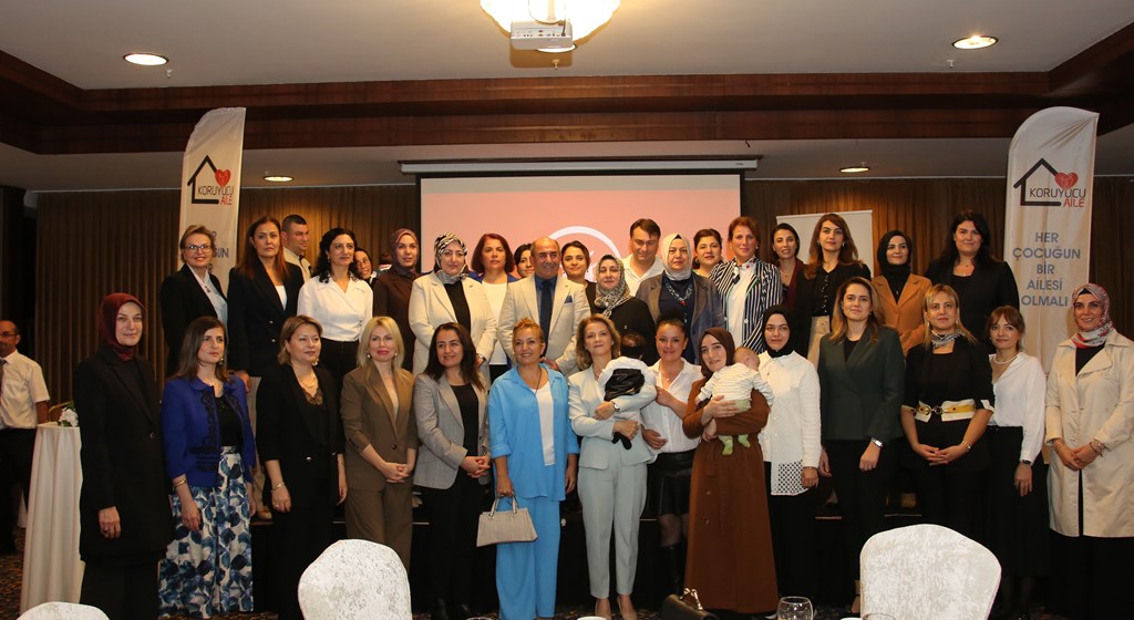 Valimiz Hulusi ŞAHİN’in eşi Gönül Elçimiz Ebru ŞAHİN Hanımefendinin katılımıyla Gönül Elçileri ile Koruyucu Aile farkındalık toplantısı yapıldı