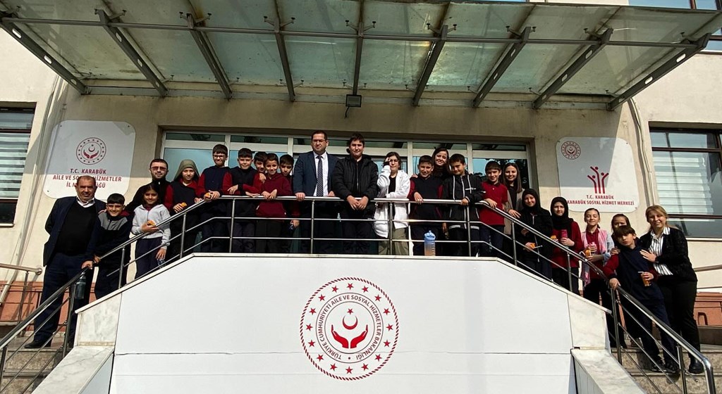 Sosyal Hizmet Merkezimizi Geleceğin Meslek Elçileri Ziyaret Etti