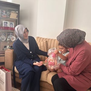 Neslihan Çeber Hanımefendi Şehit ve Gazi Ailelerini Ziyaret Etti - fotoğraf 1