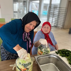 Fatsa Huzurevimizde Geleneksel Turşu Kurma Etkinliği Gerçekleştirildi  - fotoğraf 3