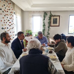 İl Müdürümüz Özgür Kırmızıtaş, 17 yıl önce koruyucu aile olmuş Özkan Ailesini ziyaret etti. - fotoğraf 2