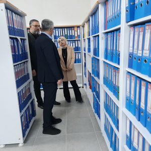 İl Müdürümüz Özgür Kırmızıtaş ve İl Müdür Yardımcımız Fatih Deveci, arşiv ve ambarlarda denetim ve incelemelerde bulundu. Yapılan denetimlerde arşiv düzeni, evrak muhafaza koşulları ve depolama alanlarının fiziki durumları yerinde değerlendirildi. - fotoğraf 2
