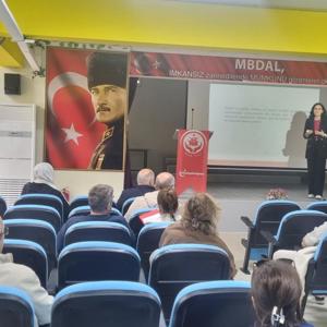Derince’de Aile İçi İletişim ve Teknoloji Bağımlılığı Eğitimi - fotoğraf 1