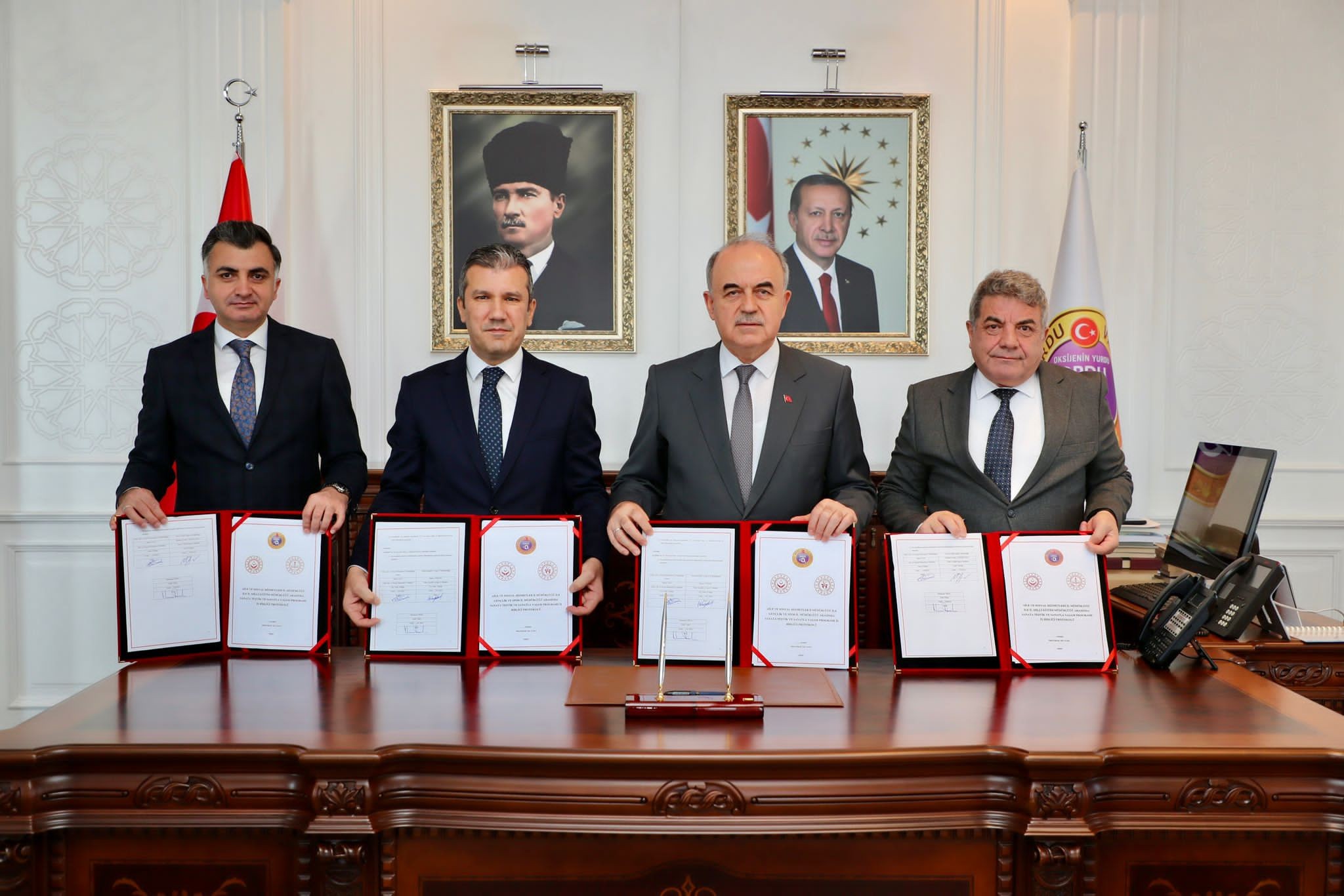 Bakanlığımızın “Terörsüz Türkiye” projesi kapsamında hayata geçirilen “Şehit Yakını, Gazi ve Gazi Yakınları ile Sanata Teşvik ve Sanatla Yaşam Programı” çerçevesinde kurumlar arası iş birliği protokolü imzalandı.