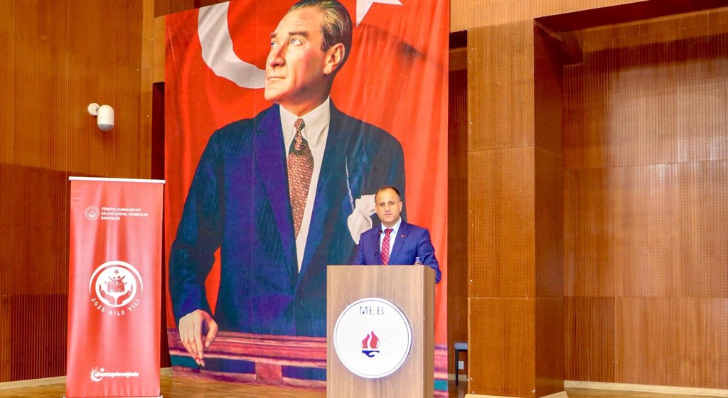 Kadın-Erkek Fırsat Eşitliği Komisyonu’nun bölgesel çalışmaları kapsamında, Şanlıurfa ve Diyarbakır illerini kapsayan bölge toplantısı Diyarbakır’da gerçekleştirildi.