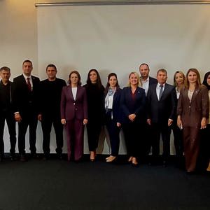 Türk Eğitim Vakfı’nın değerli yöneticileri ve gönüllülerinin ev sahipliğinde gerçekleştirilen programda, Koruyucu Aile Hizmeti tanıtıldı. - fotoğraf 3