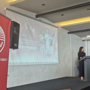 Türk Eğitim Vakfı’nın değerli yöneticileri ve gönüllülerinin ev sahipliğinde gerçekleştirilen programda, Koruyucu Aile Hizmeti tanıtıldı. - fotoğraf 1