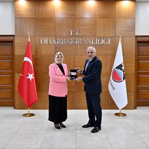  2025 Aile Yılı Kapsamında  “Değerlerimizle Aile Olmak” Konferansı Gerçekleştirildi - fotoğraf 8