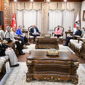  2025 Aile Yılı Kapsamında  “Değerlerimizle Aile Olmak” Konferansı Gerçekleştirildi - fotoğraf 11
