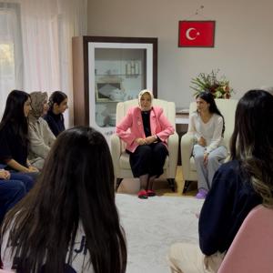  2025 Aile Yılı Kapsamında  “Değerlerimizle Aile Olmak” Konferansı Gerçekleştirildi - fotoğraf 15