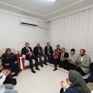 Türkiye Büyük Millet Meclisi Millî Savunma Komisyonu Başkanı Sayın Hulusi Akar, Şehit Ailelerini Ziyaret Etti - fotoğraf 1