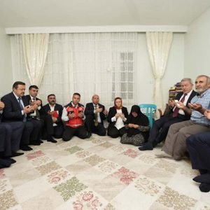 Türkiye Büyük Millet Meclisi Millî Savunma Komisyonu Başkanı Sayın Hulusi Akar, Şehit Ailelerini Ziyaret Etti - fotoğraf 2