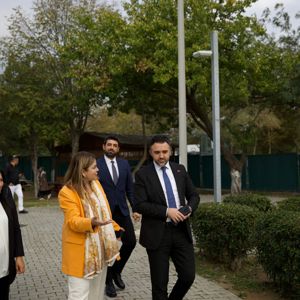 Ulusal Yardım ve Eğitim Vakfı Genel Başkanı Sn. Arzu ERDEM, İl Müdürümüz Sn. Ömer TURAN Eşliğinde Bağlı Kuruluşumuz Yeşilköy Çocuk Evleri Sitesi Müdürlüğü’ne Ziyarette Bulunmuştur - fotoğraf 3