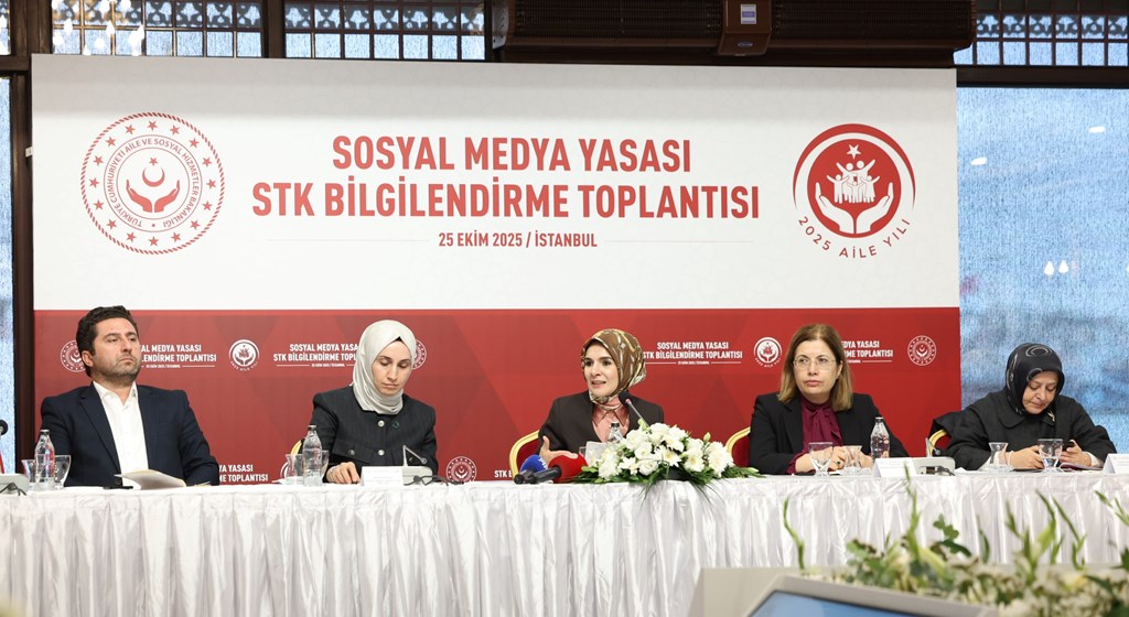 Bakanımız Göktaş, sosyal medya düzenlemesi için STK temsilcileriyle bir araya geldi