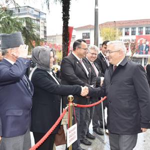 29 Ekim Cumhuriyet Bayramı’nın 102. yıl dönümü kutlamaları "Çelenk Sunma Töreni" ile başladı - fotoğraf 6