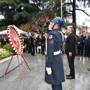 29 Ekim Cumhuriyet Bayramı’nın 102. yıl dönümü kutlamaları "Çelenk Sunma Töreni" ile başladı - fotoğraf 2