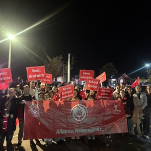 29 Ekim Cumhuriyet Bayramı’nın 102. yılı kutlamaları kapsamında düzenlenen Cumhuriyet Yürüyüşünde, Aile ve Sosyal Hizmetler İl Müdürlüğü ailesi olarak hep birlikte yer aldık. - fotoğraf 2