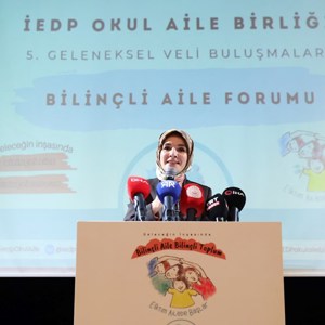 Bakanımız Göktaş, 5. Geleneksel Veli Buluşmaları Bilinçli Aile Forumu'na katıldı - fotoğraf 1