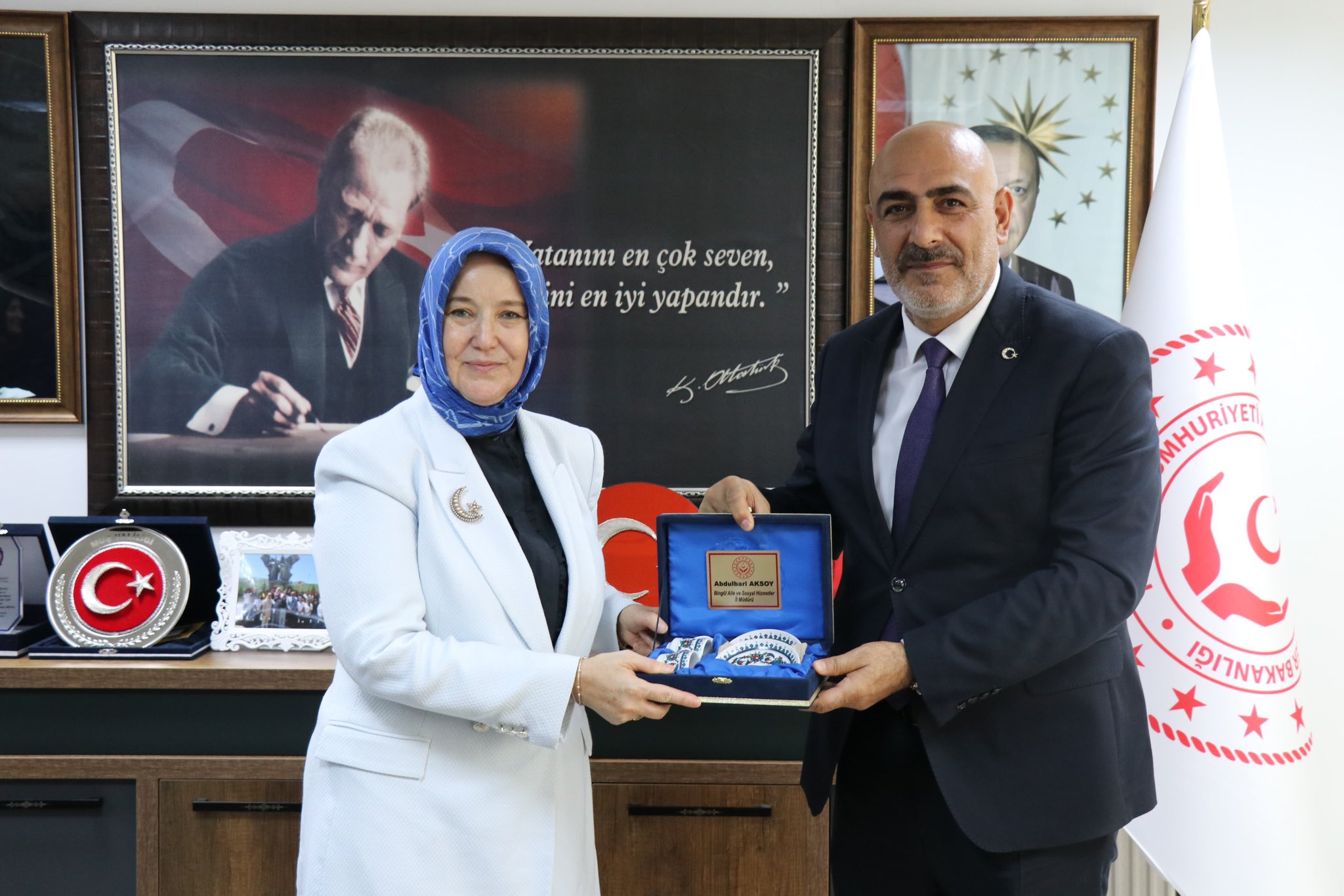 Aile ve Sosyal Hizmetler Bakan Yardımcısı Sayın Leman Yenigün, ilimiz ziyareti kapsamında Bingöl Aile ve Sosyal Hizmetler İl Müdürlüğü, İl Müdür Yardımcıları ve Kuruluş Müdürleri ile istişare toplantı gerçekleştirmiştir. 