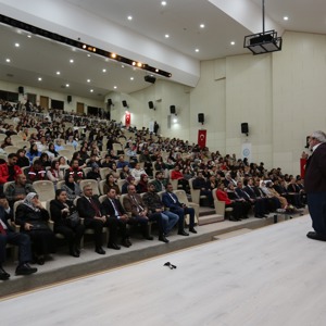 Aile Yılı Kapsamında  “Kutsal Bağlar, Kırılgan Bireyler: Aileyi Yeniden Düşünmek” Konulu Konferans Düzenlendi - fotoğraf 7
