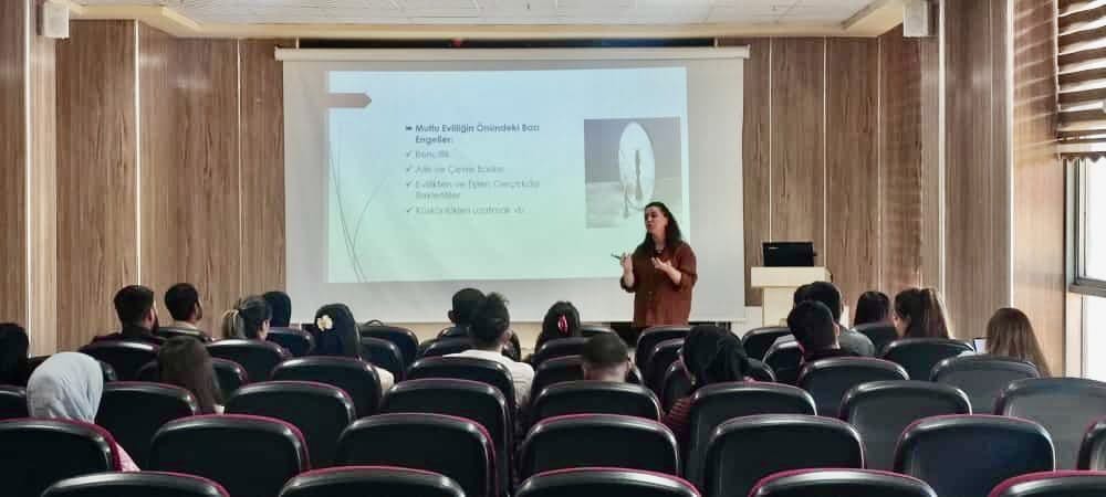 Yüksekova’da Evlilik Öncesi Eğitimler Devam Ediyor