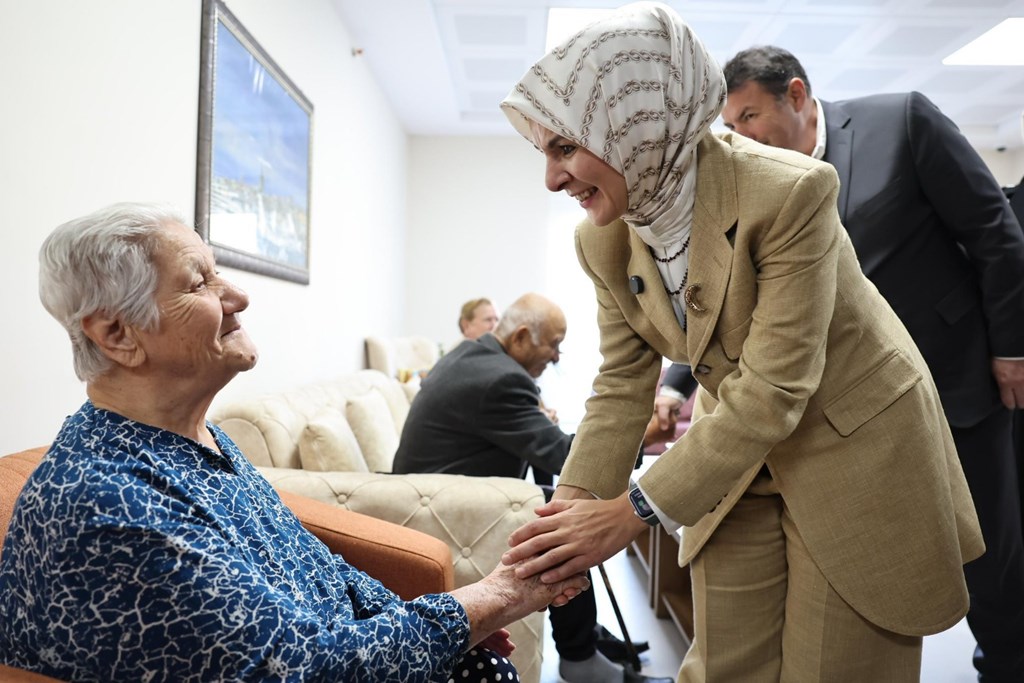 Kasım ayına ilişkin yaşlı aylığı ve engelli aylıkları hesaplara yatırılmaya başlandı