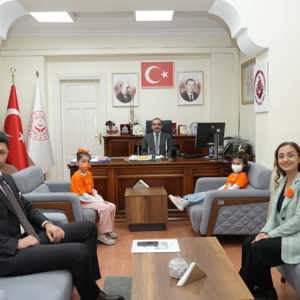 LÖSEV Temsilcileri ve Minik Kahramanlardan Anlamlı Ziyaret - fotoğraf 1