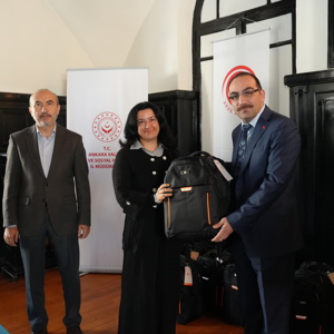 YKS ve LGS'de Başarılı Çocuklarımıza Okul Destek Setleri Takdim Edildi - fotoğraf 4
