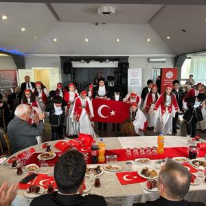 İzmirlioğlu Huzurevi ve Erdemir Mühendisler Derneği işbirliğinde Cumhuriyetimizin 102. Yılı Kutlanmıştır. - fotoğraf 5