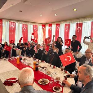 İzmirlioğlu Huzurevi ve Erdemir Mühendisler Derneği işbirliğinde Cumhuriyetimizin 102. Yılı Kutlanmıştır. - fotoğraf 6