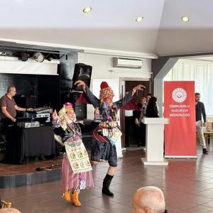 İzmirlioğlu Huzurevi ve Erdemir Mühendisler Derneği işbirliğinde Cumhuriyetimizin 102. Yılı Kutlanmıştır. - fotoğraf 9