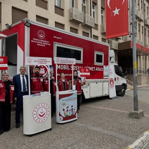 Mobil Sosyal Hizmet Aracı, Valilik Önünde Vatandaşlarla Buluştu - fotoğraf 6