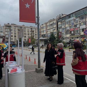 Mobil Sosyal Hizmet Aracı, Valilik Önünde Vatandaşlarla Buluştu - fotoğraf 2