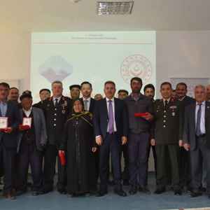 Kıbrıs Gazilerimiz İçin Milli Mücadele Madalyası ve Berat Tevcih Töreni Düzenlendi - fotoğraf 24