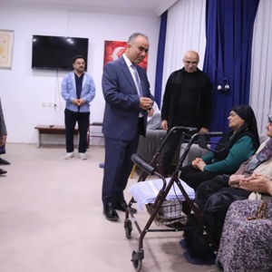 İl Müdürümüz Sayın Arif Topal, Dr. İsmail Işık Huzurevi’ni Ziyaret Ederek Kıymetli Büyüklerimizle Bir Araya Geldi - fotoğraf 8