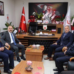 Valimiz Dr. Osman VAROL, göreve yeni başlayan İl Müdür Vekili Ahmet KIRLANGIÇ’a hayırlı olsun ziyaretinde bulundu. - fotoğraf 2