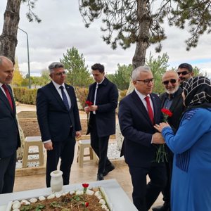 Cumhuriyetimizin 102. Yıl Dönümünde Aziz Şehitlerimiz Dualarla Anıldı - fotoğraf 4