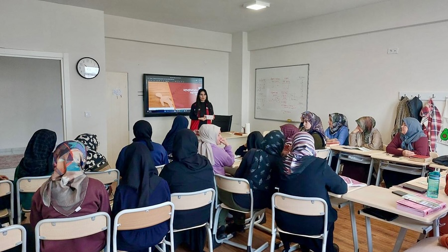 Tosya Hafız Recep Efendi Yatılı Kadın Kuran Kursu Öğrencilerine Eğitim